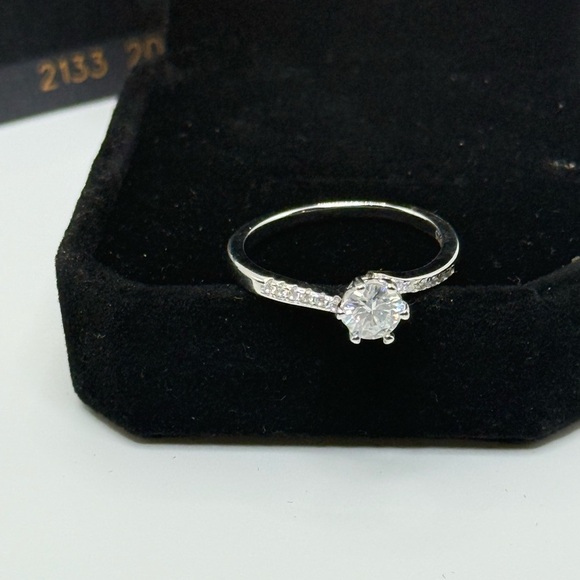 Dainty Over 1ct.tw Moissanite Ring Set Size 7 - Picture 3 of 13